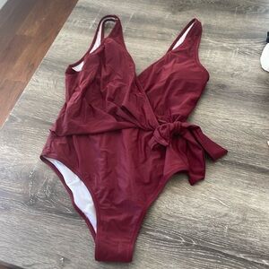 Cupshe one piece swim suit super cute and flattering tie in the front